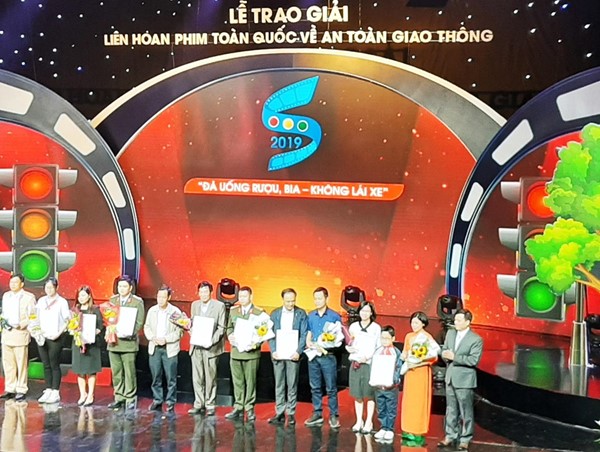 Phim, clip về tác hại rượu bia đã thức tỉnh những “ma men” trên đường