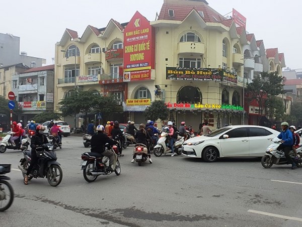 Ùn ứ tại nút giao Mỗ Lao - Vũ Trọng Khánh 