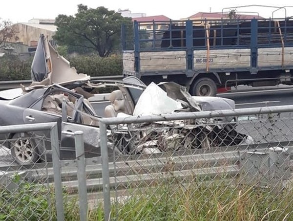 Nguyên nhân xe Camry bất ngờ tăng tốc, tông đuôi xe tải trên cao tốc Pháp Vân