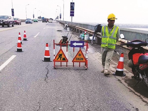 Sửa mặt cầu Thăng Long: Tránh đi vào vết xe đổ