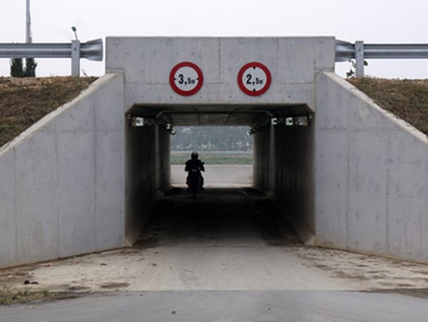 Xử lý tình trạng ngập úng tại các cống chui qua đường cao tốc Hà Nội - Bắc Giang