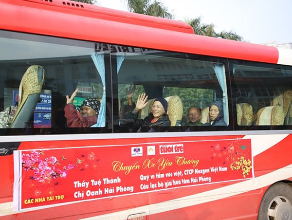 Chuyến xe yêu thương đưa hơn 300 bệnh nhân ung thư về quê ăn Tết