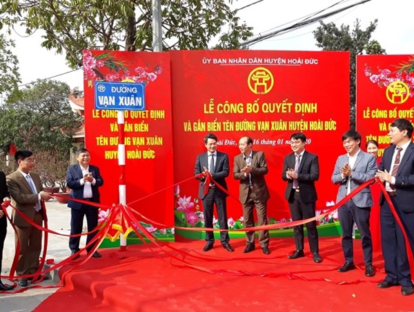 Hoài Đức gắn biển tên đường Vạn Xuân