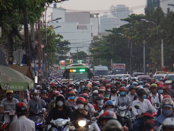 TP Hồ Chí Minh: Đường xá “nghẹt thở” những ngày trước Tết Nguyên Đán 2020