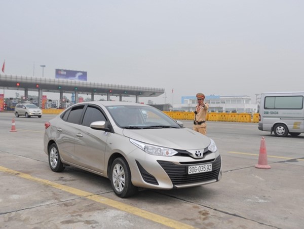 Cảnh sát giao thông sẽ kiểm tra nồng độ cồn tất cả lái xe đi vào cao tốc