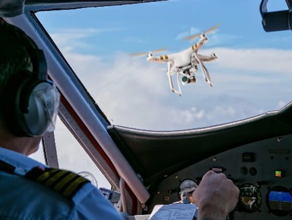 Cấm phương tiện bay không người lái trong bán kính 8km quanh sân bay 