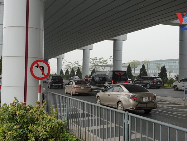 Sau phản ánh của Kênh VOV Giao thông, Cảng hàng không Nội Bài cam kết tổ chức lại giao thông 