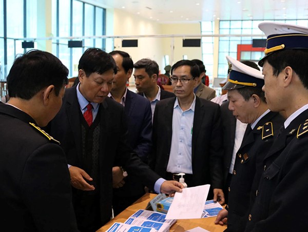 Bệnh viêm phổi cấp: Kiểm soát hơn 90.000 khách nhập cảnh