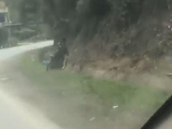 Nam thanh niên say rượu lao xe máy vào vách núi dịp Tết