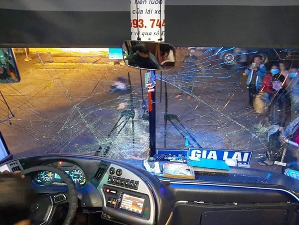 Xe máy tông trực diện xe khách, 3 thanh niên tử vong