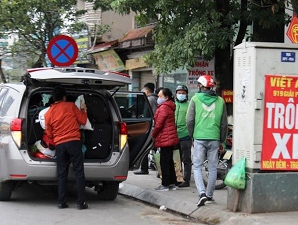 Vấn nạn “xe vua” lộng hành: Giải pháp nào xử lý?