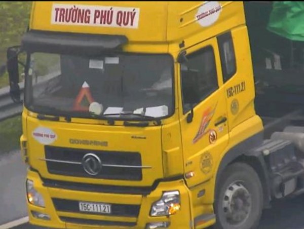 Phạt 17 triệu đồng vì đi lùi trên cao tốc: Biết nguy hiểm nhưng vẫn làm