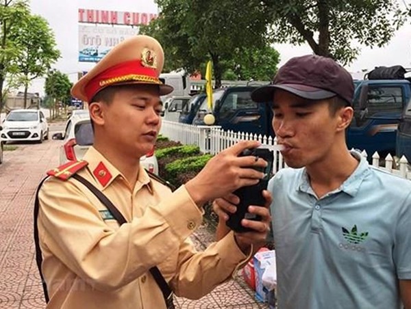 Dùng riêng ống thổi đo nồng độ cồn giảm lây nhiễm nCoV