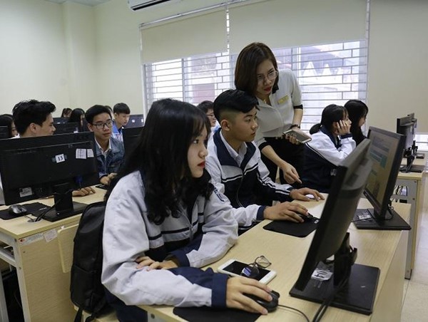 Hơn 100.000 thí sinh tham dự cuộc thi trắc nghiệm “Vì an toàn giao thông Thủ đô” trên internet