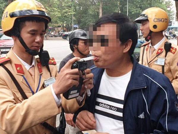 Kiểm tra nồng độ cồn trong thời buổi dịch nCoV