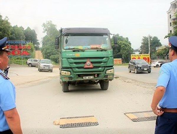 Buông lỏng kiểm soát, xe quá tải bùng phát trên nhiều tuyến đường