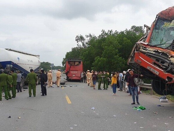 Vụ TNGT giữa 2 xe khách và xe đầu kéo: Nồng độ cồn của 3 tài xế thế nào?