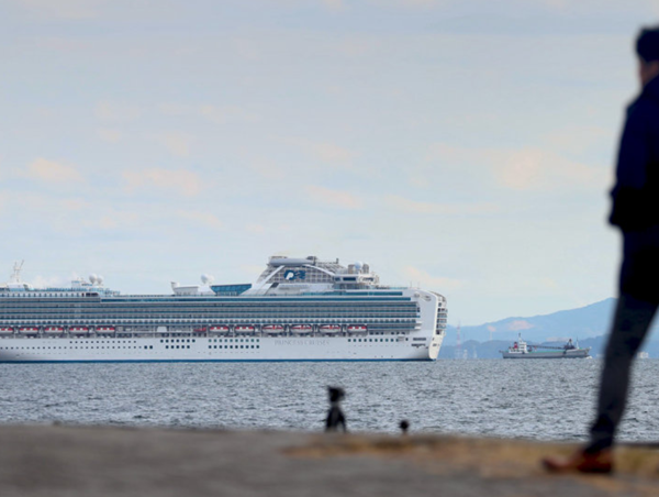 Các nước từ chối đón tàu 2.000 người sắp cạn nhiên liệu