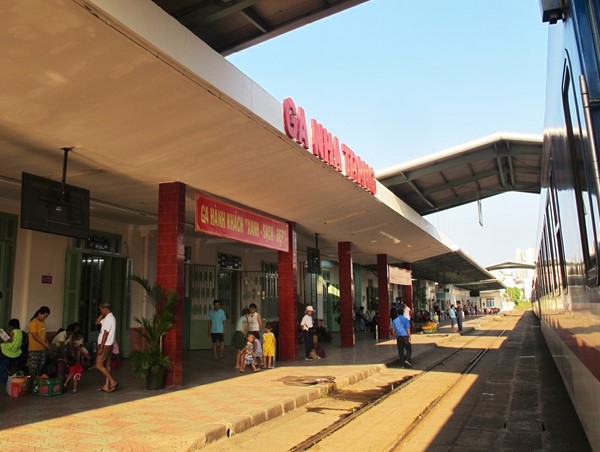 Đường sắt tiếp tục dừng nhiều chuyến tàu du lịch vì dịch Covid-19