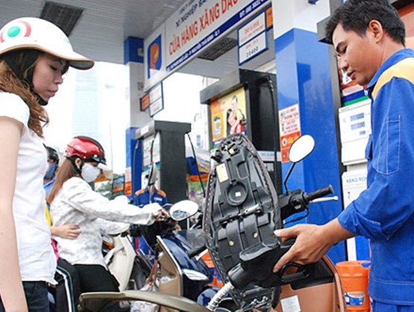 Xăng dầu đồng loạt giảm giá từ 15h chiều nay