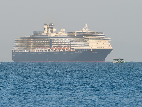 Có hành khách nhiễm COVID-19 trên tàu được Thủ tướng Campuchia ra đón?