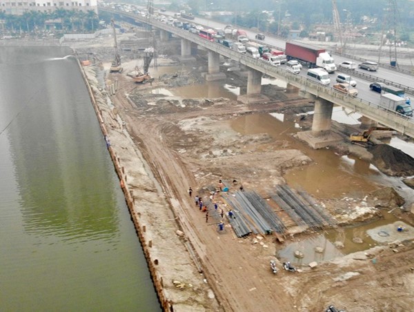 Hà Nội: Toàn cảnh công trường dự án xây dựng 2 cầu qua hồ Linh Đàm