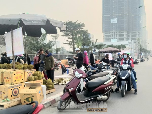 Cần xử lý nghiêm tình trạng lấn chiếm vỉa hè để buôn bán