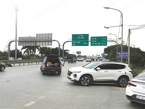 Nút giao "nghịch" trên cao tốc Hà Nội - Bắc Giang