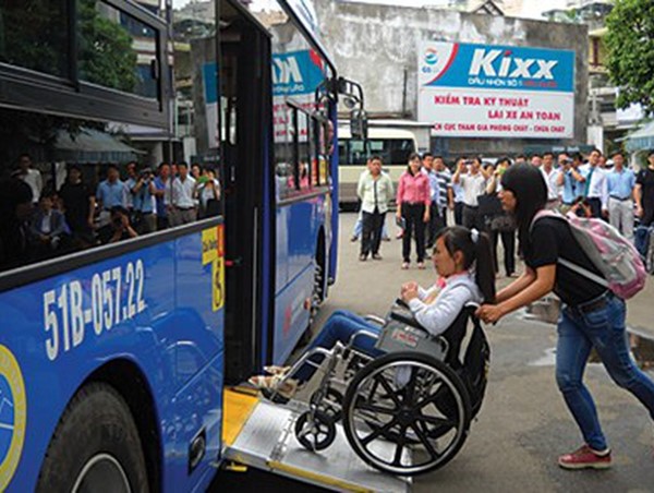 Hà Nội sẽ cấp thẻ xe buýt miễn phí cho người khuyết tật
