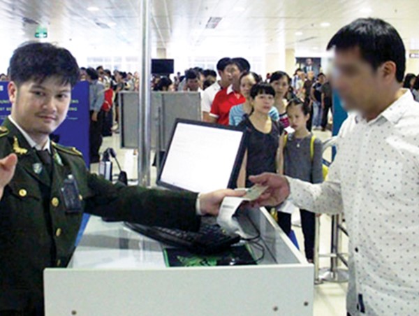 Liên tiếp phát hiện hành khách dùng giấy tờ giả lên máy bay