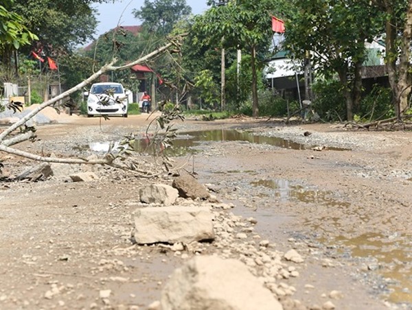 Hà Tĩnh: Khốn khổ vì đường liên xã như “ruộng”