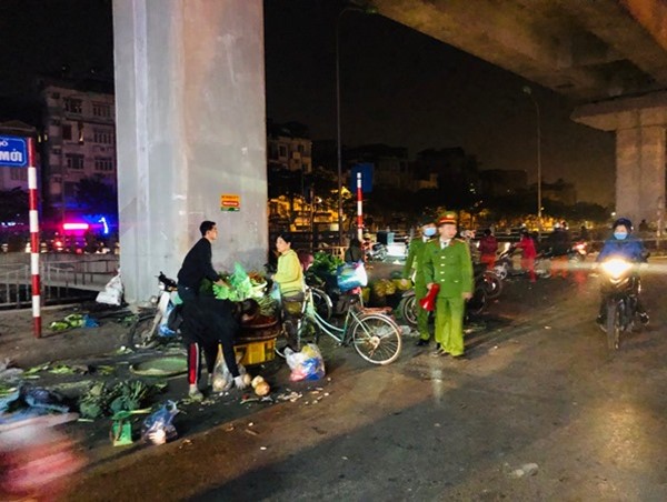 Xử lý trật tự đô thị tại chợ Ngã Tư Sở
