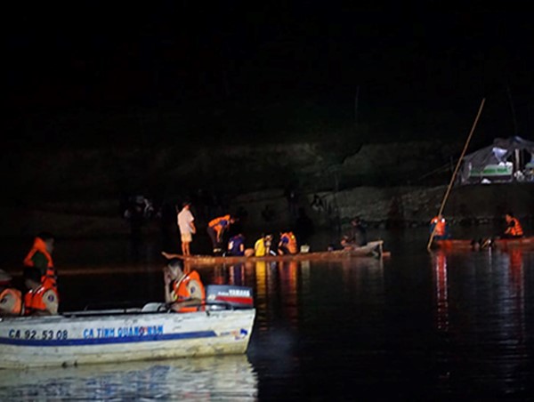 Tìm thấy cả 6 thi thể vụ chìm đò ở Quảng Nam: Tang thương bên dòng Vu Gia