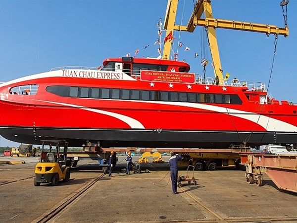 Quảng Ninh đưa 3 tàu cao tốc phục vụ khách du lịch