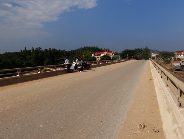 Cấm xe tải nặng, xe khách lưu thông qua cầu Đoan Hùng