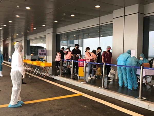 Cách ly y tế 229 hành khách từ Hàn Quốc về sân bay Vân Đồn