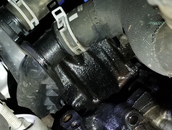 Hàng trăm khách hàng "tố" lỗi chảy dầu: Ford Việt Nam nói gì?