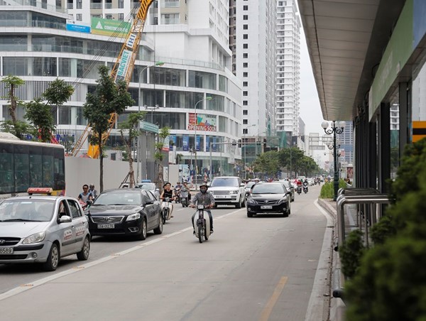 Xe buýt chờ “giải cứu”