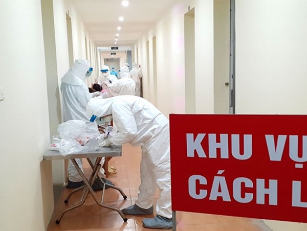 Thêm 8 người nước ngoài nhiễm Covid-19, cùng máy bay với bệnh nhân 17