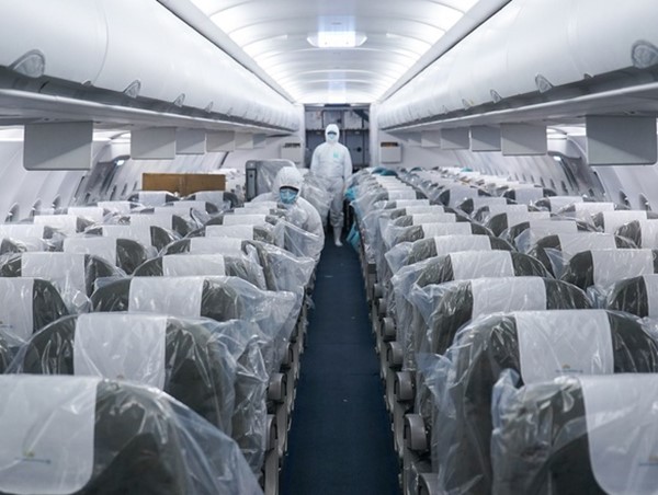 Việt Nam siết chặt quy định phòng chống dịch Covid-19 trên các chuyến bay