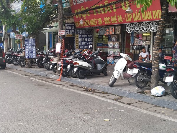 Tràn lan tình trạng mua bán biển số xe giả