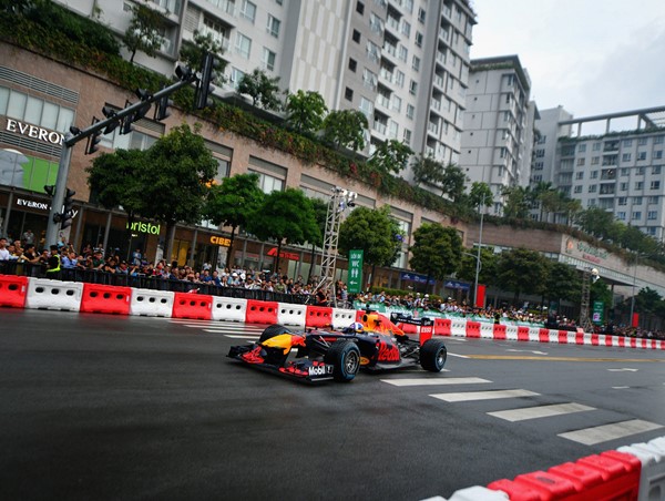 Hoãn chặng đua xe F1 tại Hà Nội