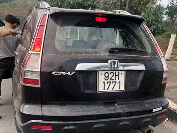 Phát hiện tài xế ô tô dương tính ma túy, tàng trữ “hàng nóng”