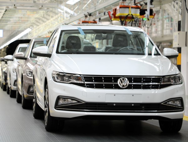 "Ông lớn"tại châu Âu tạm dừng sản xuất toàn cầu