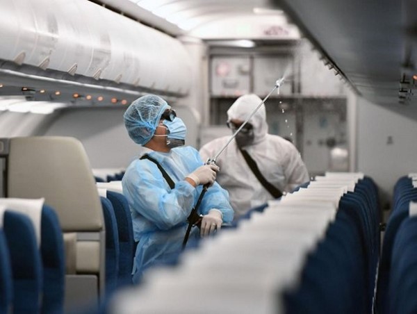 [Video] Cách phun khử khuẩn trên máy bay như thế nào?