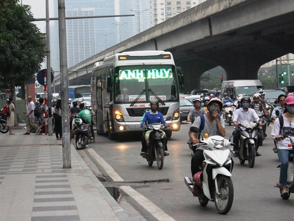 Xây dựng điểm dừng đỗ xe khách: Tránh nguy cơ biến thành bến cóc