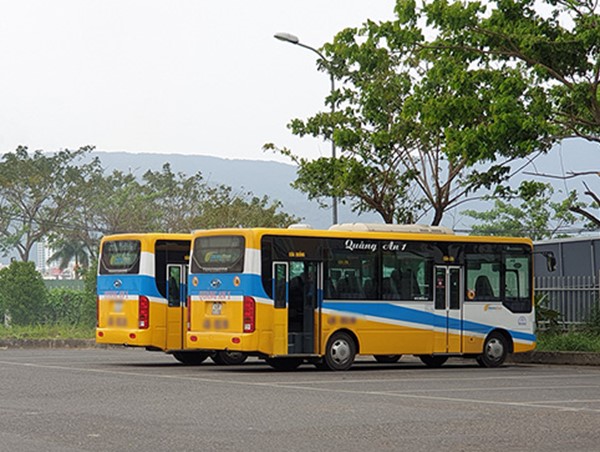 Đuổi khách vì không có tiền lẻ, tài xế và phụ xe buýt bị đình chỉ