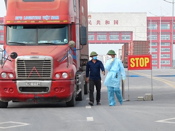 Cận cảnh việc thông quan tại cửa khẩu mùa dịch bệnh 
