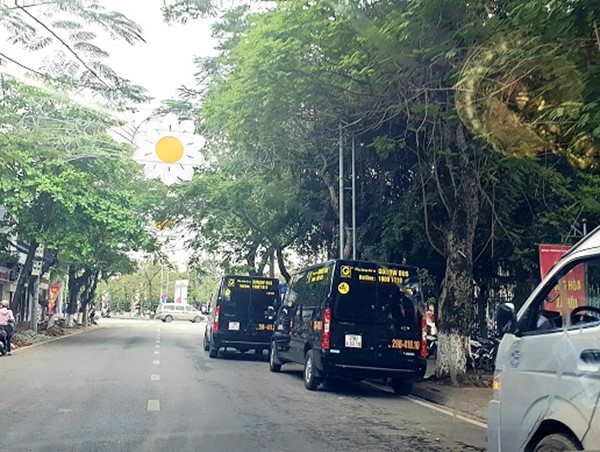 Bất chấp lệnh cấm, xe "dù" vẫn đón khách chạy tuyến Hải Phòng - Hà Nội