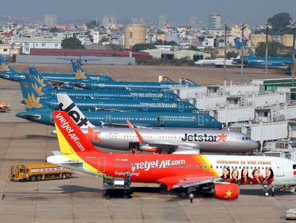 Giá vé máy bay chặng Hà Nội - TP Hồ Chí Minh tăng cao do dịch Covid-19